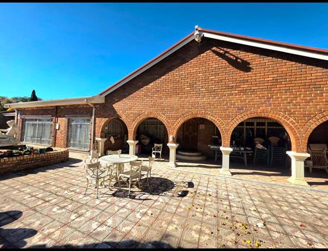 4 BEDROOM HOUSE FOR SALE IN VAN DYK PARK
